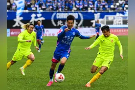 倒春寒难阻球迷热情，新赛季中甲石家庄功夫首战憾负四川九牛图片