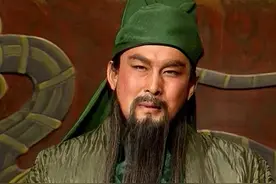 《三国演义》三兄弟悲催后传：关羽病逝，张飞半瘫，皇叔背运连连图片