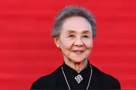 “整容美人”和“自然美人”，老后差距有多大？看完对比一目了然图片