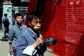 如今一个月工资5000元，相当于80年代多少钱？标准出来了图片