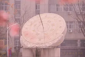 花开成诗，书声与美景相衬，春季校园美景大赏，你最爱哪一张图片
