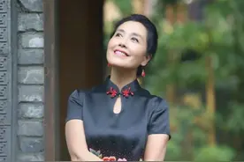 这才是60岁女人该有的夏季穿搭，记住4个法则，不扮嫩也不显老图片