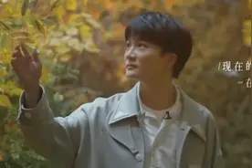 时光音乐会2：周深分饰两角，走心举动化解舞台尴尬，惹全网盛赞图片