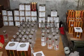 上千元的“名酒”只有酒瓶是真的图片