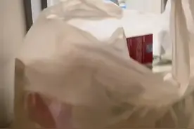 上海一女子吐槽：孩子感冒去了趟药店，竟配回14盒药花了824元！网友：药当饭吃？图片