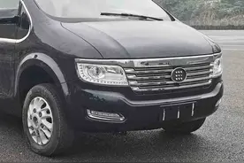 东风风光大型MPV曝光，外观很个性，车长5995mm，侧滑门，4排9座图片