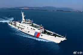 日渔船非法进入钓鱼岛周边，中国海警舰艇警告驱离图片