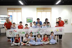 幼儿园小娃办书画展 为翰墨丹青增加童稚趣味图片