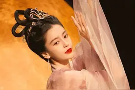 杨颖穿“汉服”模仿嫦娥，网友：让你模仿，没让你超越图片