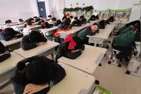 细思极恐！学生午休收200只是开始，最可怕的是象牙塔将彻底崩塌图片