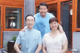 65岁巩汉林晒一家6口合影！儿子因留须遭批不孝，豪宅被指过亿图片