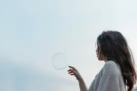 今天我狠狠地教训了青春期叛逆的女儿，她见我发怒，不敢张狂了图片