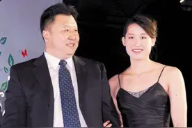 记得奥运冠军刘子歌吗？曾不顾反对嫁给恩师，如今一家3口很幸福图片