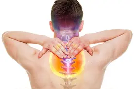 患上颈椎病后，身体或出现这5种情况，若你有，要及时检查图片