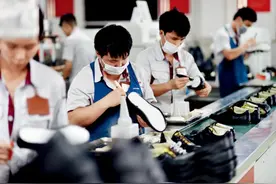 “稳增长”中的小微角色图片