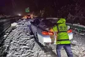 顶风冒雪 黄石“雪警”全力以赴护平安图片