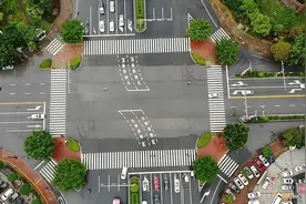 直行待行区，您知道该怎么走吗？图片