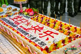 暖心！军营“集体生日晚会”图片