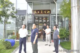 欢迎蔡勇莅临书画院指导工作图片