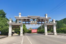 2万人的长沙乡镇，街道规模堪比县城，街道上却空荡荡的图片