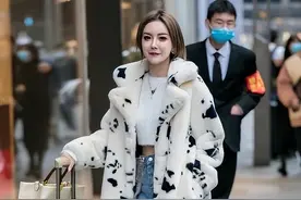 杭州女生流行一种穿法，叫“半身冬天，半身夏天”，看着都觉得冷图片