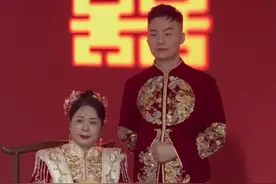 女房东与男租客结婚，相识6年相差20岁，女主身价曝光，网友破防图片