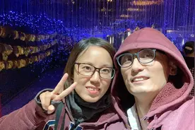 70后丁克夫妻，网恋结婚，交够社保16年，裸辞、旅居，成网红图片