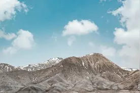 房地产很惨，但是别救了图片
