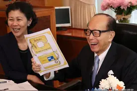 165亿！李嘉诚“独宠”30年的百亿富婆，终于挤进香港富豪前50名图片