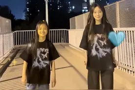 李小璐母女穿亲子装跳街舞，甜馨舞技进步大，被妈妈调侃是假小子图片