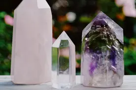 芳香能量与水晶疗愈 | 7种色彩水晶对应的精油能量及适用人群图片