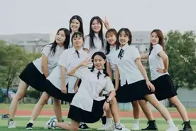 大学生旗袍毕业照走红，身材婀娜惹人羡慕，却被吐槽没有大学生样图片