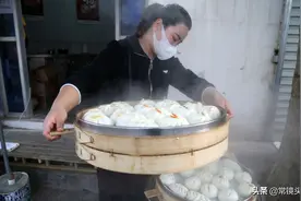 养娃三年花了15万，90后辣妈表示压力很大，凌晨3点起床卖包子图片