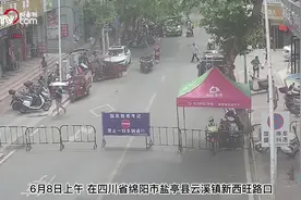 「平凡星光」高考执勤交警秒变“搬运工”图片