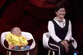 0.6米江苏侏儒，09年娶1米65美女，如今儿子已是小帅哥图片