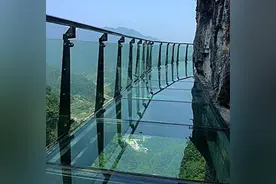 玻璃吊桥与玻璃栈道的区别图片
