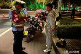 鹤壁：炸街摩托车露头就严查图片