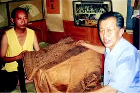 2005年，男子花9万买袈裟，却发现是“裹尸布”，后转手卖出1.3亿图片