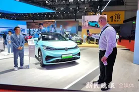外国人看上海车展：中国汽车品牌科技感非常足图片