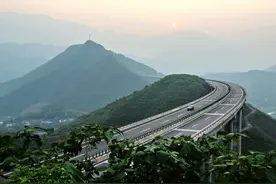 沿着高速看贵州 | 仁怀至赤水高速“一路向北 川黔携手共赢”图片
