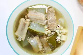夏季湿气重，常给家人喝这汤，营养极高，汤汁鲜美，身体更轻松图片