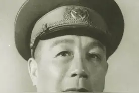 陈士榘：担任工程兵司令员23年的开国上将，淮海战役后期曾代粟裕全权指挥，毛主席戏称和他是一个“山头”的图片