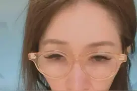 又老又凹，纵欲过度后，43岁萧亚轩被榨干精气，网友：色是一把刀图片