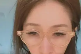 又老又凹，纵欲过度后，43岁萧亚轩被榨干精气，网友：色是一把刀图片