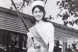 身高仅164cm的泰国环球小姐Apasra，美成了三代人的传奇图片