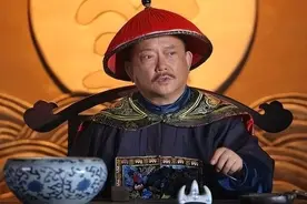 和珅的贪财人生：借皇帝名义要求"进贡"，近50岁时在狱中被赐死图片