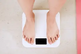 女性身高152-176cm体重对照表，若你达标，或不用减肥图片
