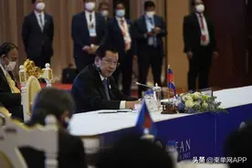 东盟峰会期间，洪森总理一天工作19小时图片