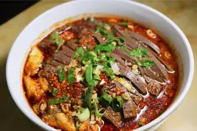 教你家常好吃的羊血烧莴笋，营养丰富，美味下饭，一大盘不够吃图片