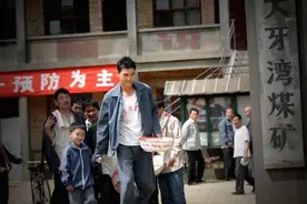 平凡的世界——田晓霞去大亚湾煤矿看到孙少平的那一刻，泪目图片